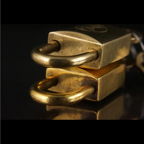 *FIRM* Authentic Louis Vuitton Vintage Lock and Key Set - Picture 11 of 13